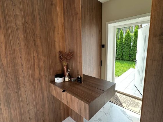 Тераса та ділянка разом з Сучасним Дуплексом/серед сосен, Закрите КМ Ірпінь