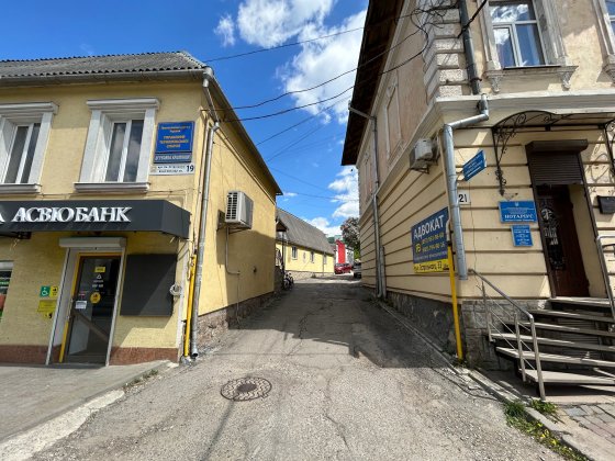 Частина будинку Центр вул Острозького -незаве.будівництво 150м+гараж Тернопіль