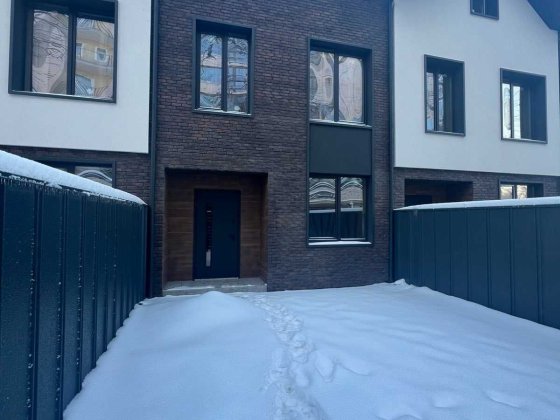 Таунхаус поруч з Центральним парком Ірпінь