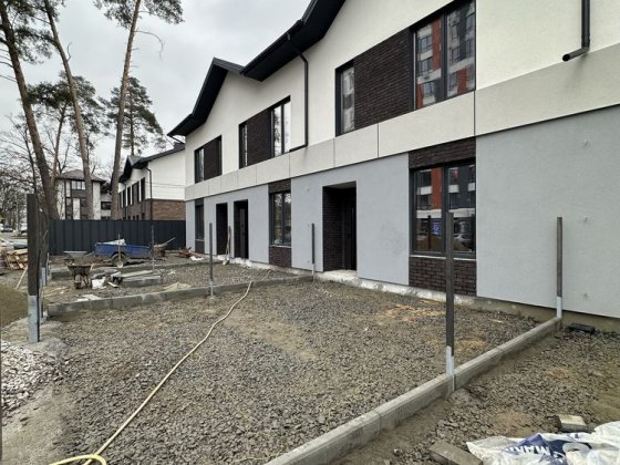 Таунхаус в центрі міста . Окремий передній двір Ірпінь