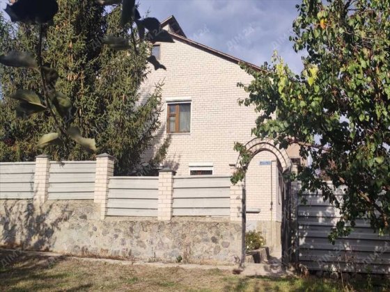 Просторий будинок в центральній частині міста. Полтава