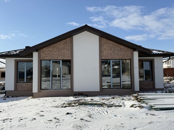 Продам котедж з всіма комунікаціями! Ділянка 4.5 сот Ровно