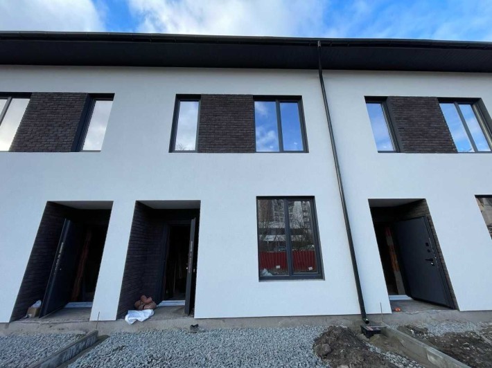 Таунхаус 90 м² з газом,  та можливістю мансарди +45 м² в центрі Ірпеня - фото 1
