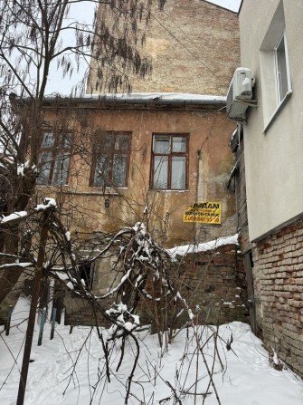 Будинок двох поверховий в центрі міста - фото 1