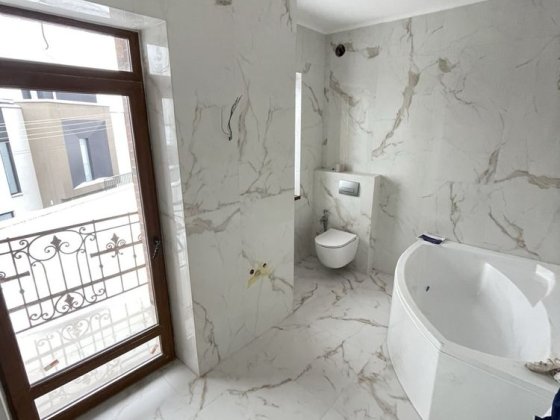 Котедж в центрі з ремонтом,р-н Аміітеатру. Ужгород