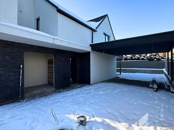 Продаж житлового будинку в р-ні вул.Маршала Рибалки,  Початок Роші Чернівці