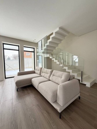 Продаж нового сучасного будинку 167м2 - фото 1