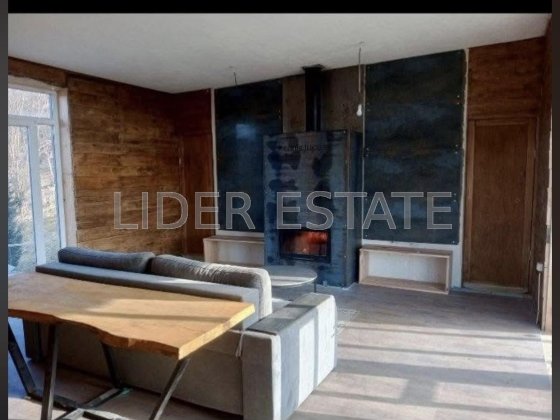 Продаж заміського будинку з джакузі і каміном Ужгород