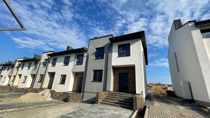 Продам таунхаус в затишному районі! РІВНЕ - фото 1