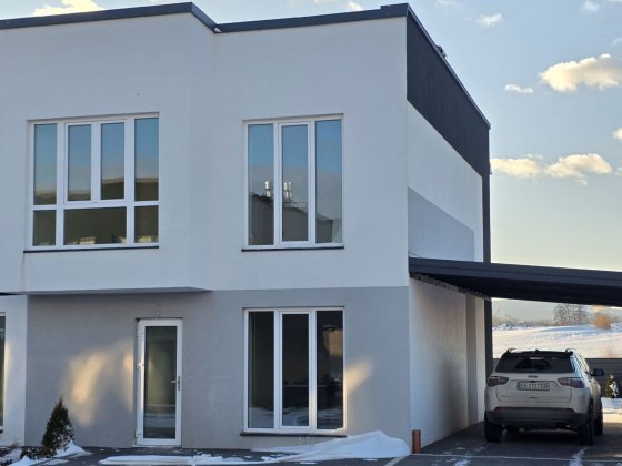 Продається  3кімн. таунхаус 105 м² з ремонтом, крайній, двір і парковк Чернівці