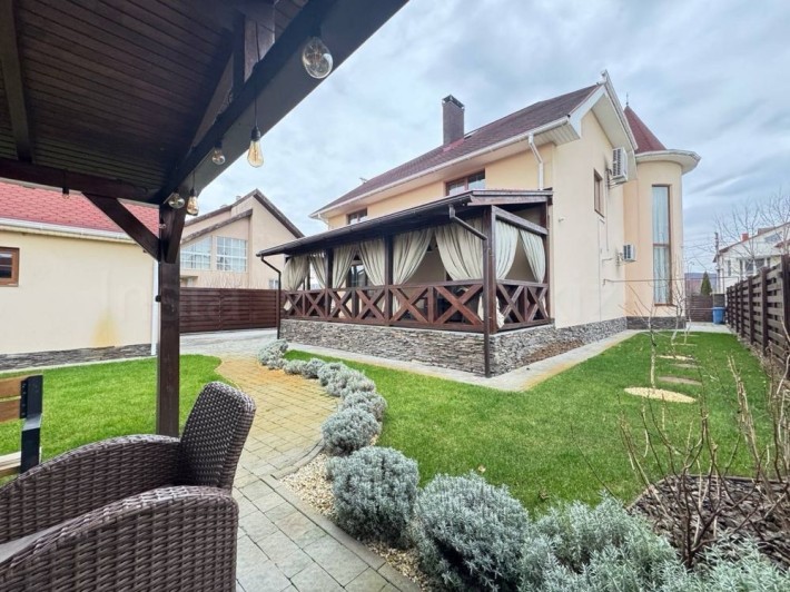 Продам будинок в Ужгороді/200 м2/5 сотих/Газове опалення - фото 1