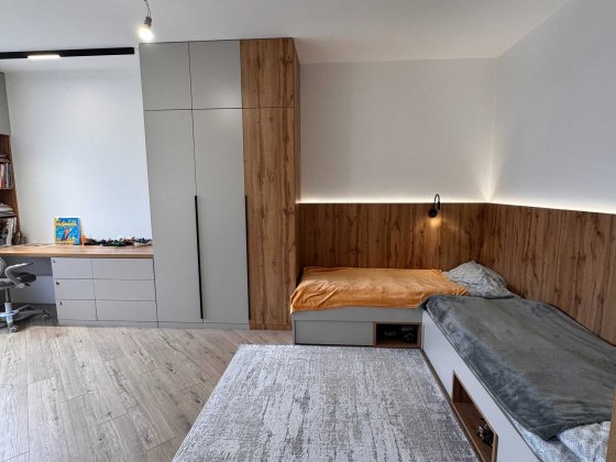 Продам котедж з ремонтом. Р-н Щасливе Ровно