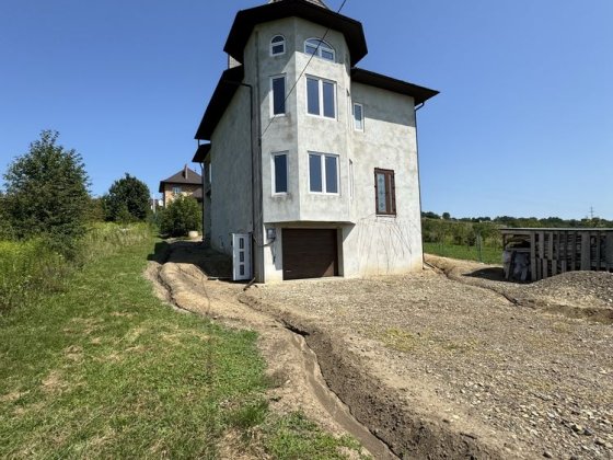 Продаж просторого будинку під чистову обробку Чернівці