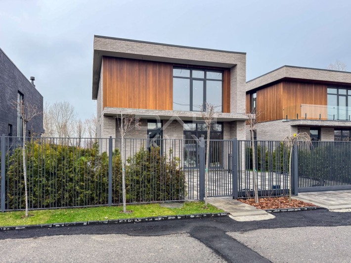 Сучасний будинок 180 м² у стилі high-tech, 6 соток в Києві, КМ Щастя - фото 1