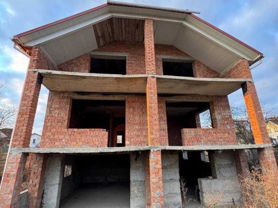 Будинок-коробка в р-ні «Епіцентру» Чернівці