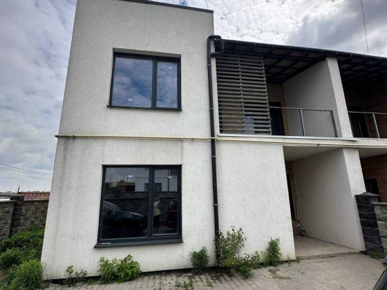 Продам котедж на Щасливому всі міські комунікації Рівне