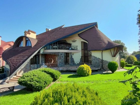 Продаю УНІКАЛЬНИЙ  Будинок, в ТОПОВІЙ ЛОКАЦІЇ, 20 сот землі Чернівці