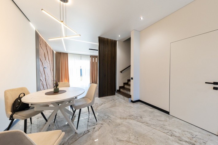 Продаж котеджу з ремонтом. - фото 1