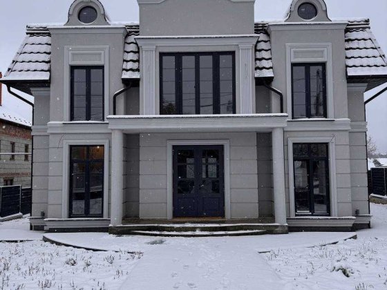 Сучасний двоповерховий будинок у престижному районі Роща Чернівці
