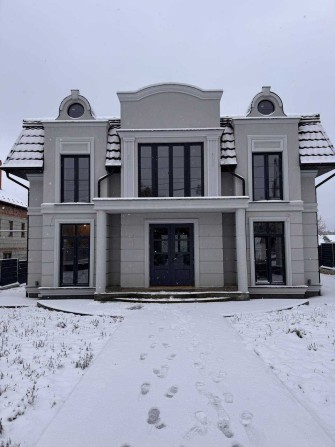Сучасний двоповерховий будинок у престижному районі Роща - фото 1