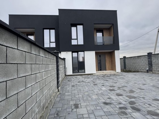 Продаж котеджу на Щасливому Ровно