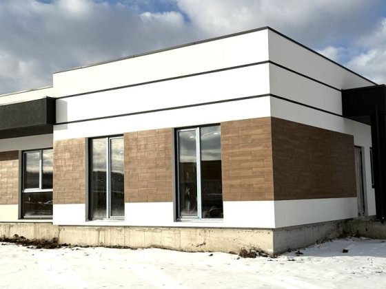 Останній кутовий трикімнатний котедж, з міськими комунікаціями! Рівне