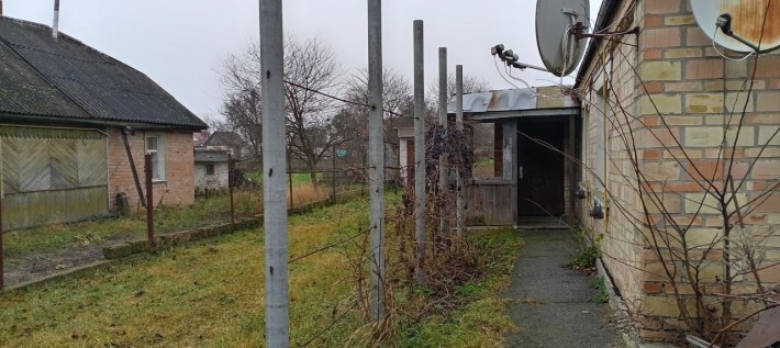 Продам 1/3 цегляного будинку - фото 1