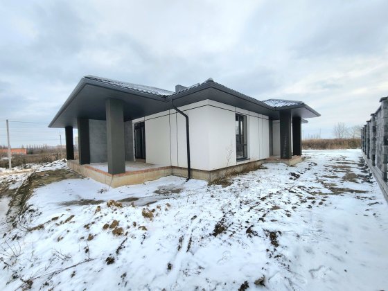 ТЕРМІНОВО! Продам двоян 3 сот, комунікації! ТОП локація! Ровно