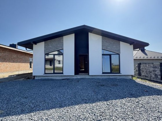 Будинок поблизу міста Рівне