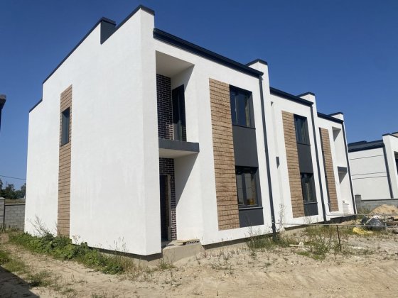 Продаж котеджу з комунікаціями Ровно