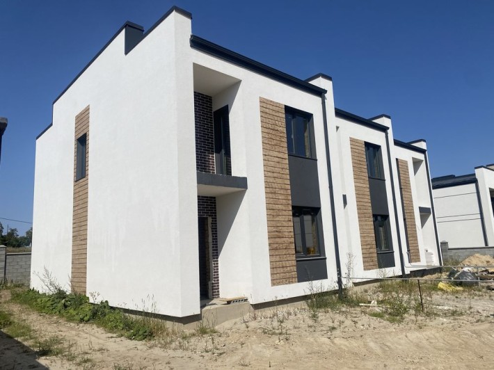 Продаж котеджу з комунікаціями - фото 1