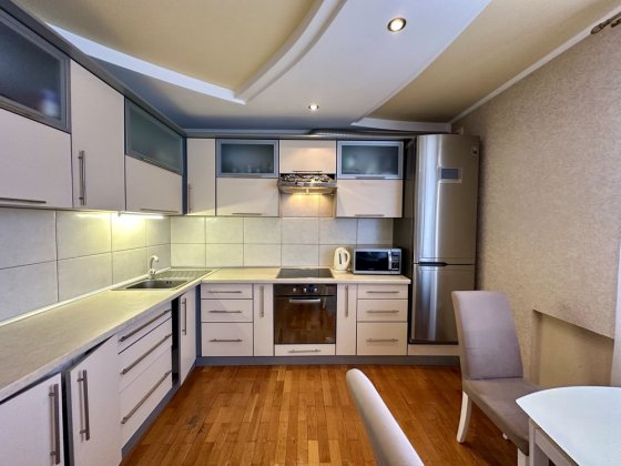 Продаж Будинок з гаражем  на 22 сотках з надвірними будівлями Ровно