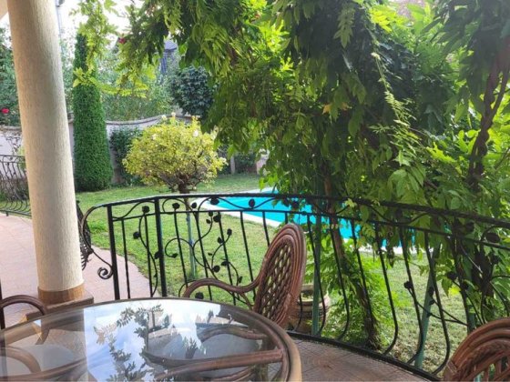 Добротний Будинок з басейнем Центр Ужгород