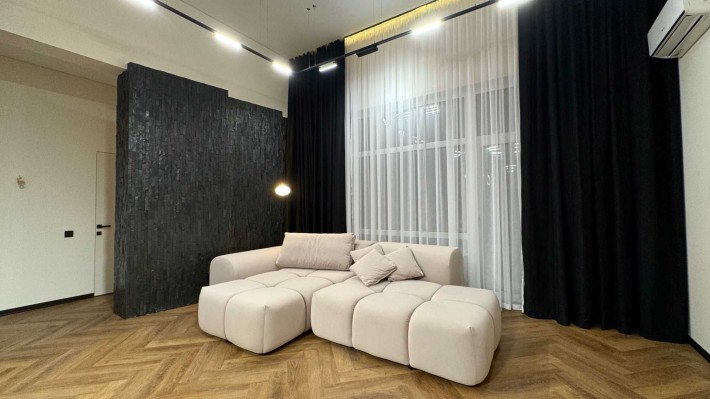 БЕЗ КОМІСІЇ !!! Котедж з стильним  ремонтом та міськими комунікаціями! - фото 1