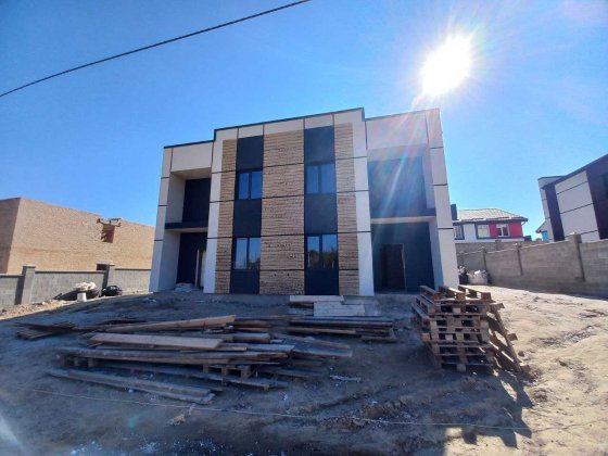 Продаж котеджу на 2 сім'ї з ділянкою Ровно