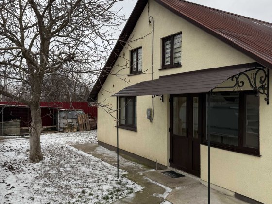 Будинок з ремонтом, є твердопаливний котел та резервне живлення Винница