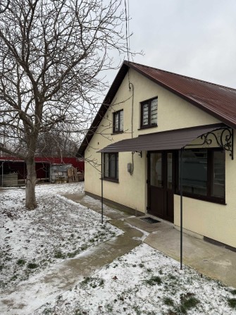 Будинок з ремонтом, є твердопаливний котел та резервне живлення - фото 1