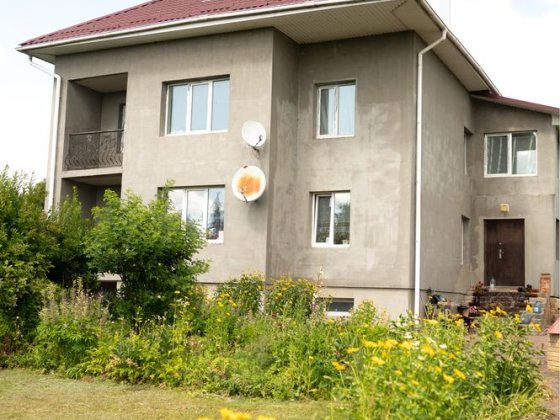 Будинок + діючий бізнес поряд з Рівнем Рівне