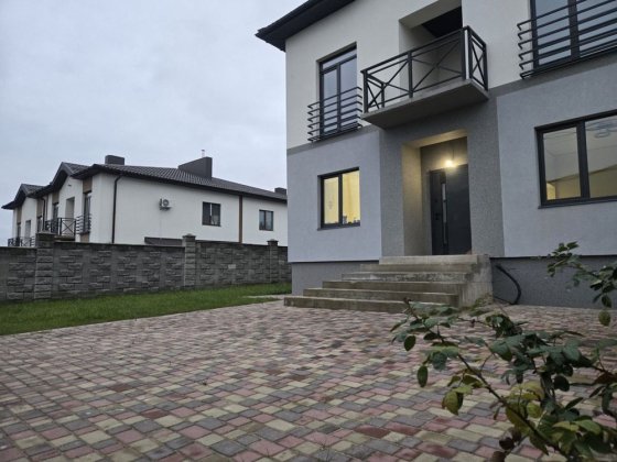 Продам котедж в межах міста! Ровно