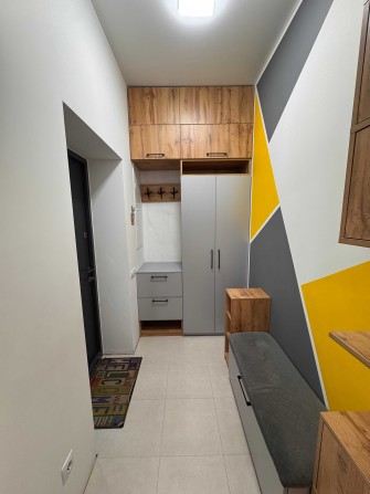 Сучасний котедж з ремонтом у розвиненому районі Щасливе - фото 1