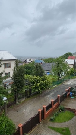 Будинок в тихому районі Ужгорода - фото 1