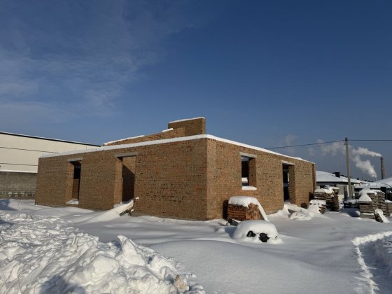 Продам двоян з міськими комунікаціями та газом поруч Кінзи Ровно