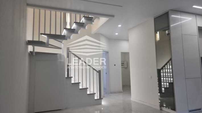 Продам Таунхаус-СТИЛЬНИЙ-Дизайнерський-Чудова територія!БЕЗ КОМІСІЇ !! - фото 1