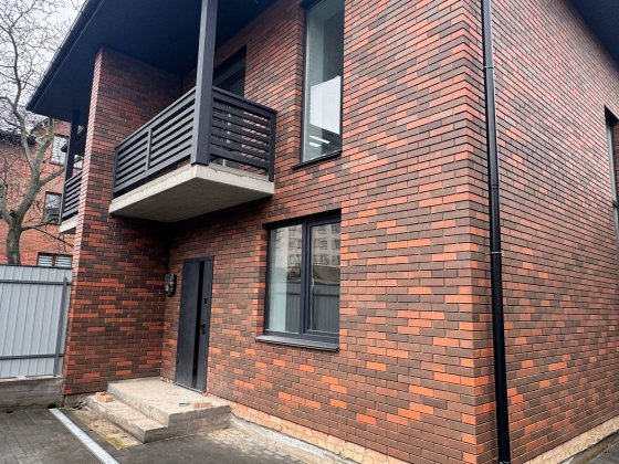 Продаж двоповерхового кутового таунхауса з ремонтом Винница