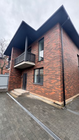 Продаж двоповерхового кутового таунхауса з ремонтом - фото 1