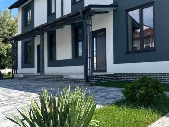 Продаж таунхаусу в Києві поряд вся інфраструктура Киев