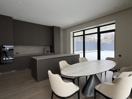 Панорамний будинок, з сучасним ремонтом біля центру Ужгород