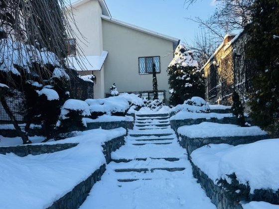 Продаж розкішного сучасного будинку в класичному стилі