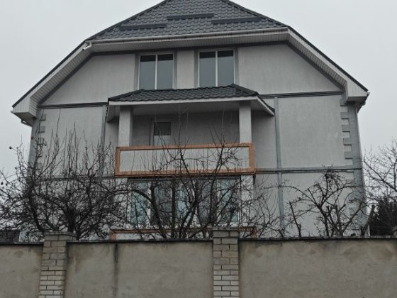 Продам будинок з басейном