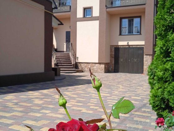 Капитальный дом в тихом центре Житомир